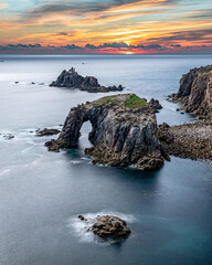 Enys Dodnan Arch