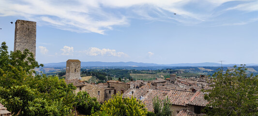 Fototapeta na wymiar Extra wide view of San GImignano and the Tuscan hills