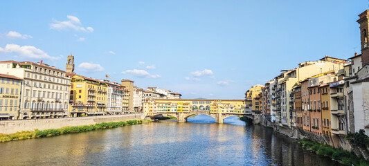 Fototapeta premium The beautiful Ponte Vecchio in Florence