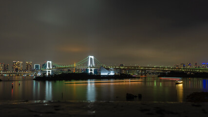 Fototapeta na wymiar Night photograph of the Rainbow Bridge in Tokyo