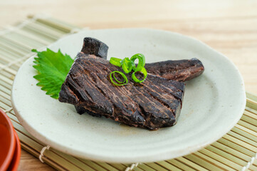 まぐろのアラの漬け焼き
