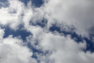 Wolkenblauer Himmel