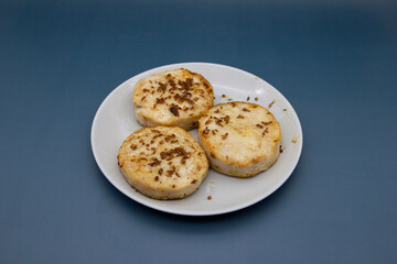 Pan-fried hake fish in the form of medallion fillets sprinkled with cumin and coriander spices.