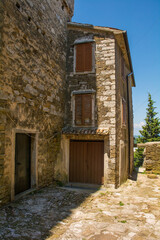 Fototapeta na wymiar A residential building in the historic medieval village of Buje in Istria, Croatia 
