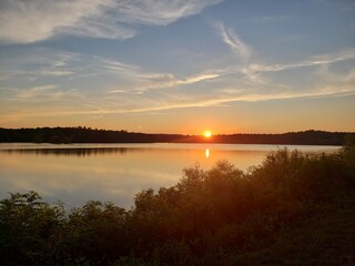 Fototapeta na wymiar sunset on the pond