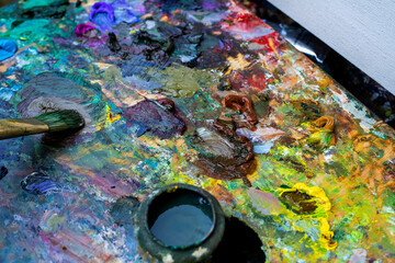 Photo the artist's palette with oil paints