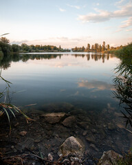 Obraz premium Springtime view of the lake in the residential district of Drujba in Sofia city