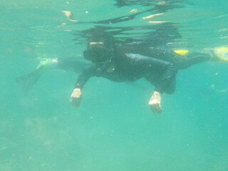 Obraz na płótnie Canvas person snorkeling in the sea