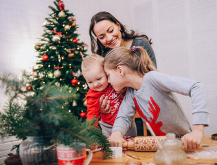 mom daughter cooking christmas gingerbread christmas tree