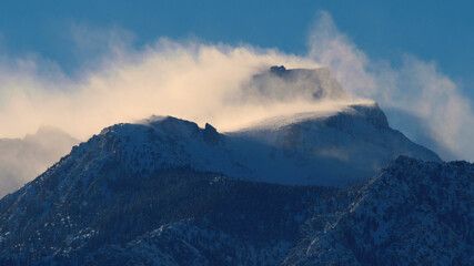 Fototapeta na wymiar Snow and Wind on mountain peaks, Lone Pine Desert, California