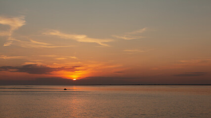 Obraz premium silhouette of rubber boat and golden sunset,Surin Island National park, Thailand