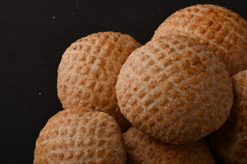 Traditional Oriental sweetness made of flour and molasses 