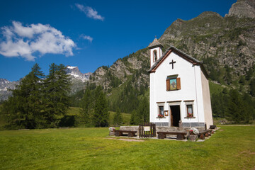 Fototapeta na wymiar Little church in Crampiolo village on Alpe Devero natural park in the Lepontine Alps, Verbania (Italy)
