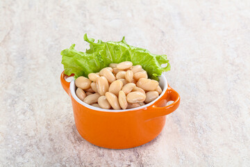 White canned beans for vegan suisine