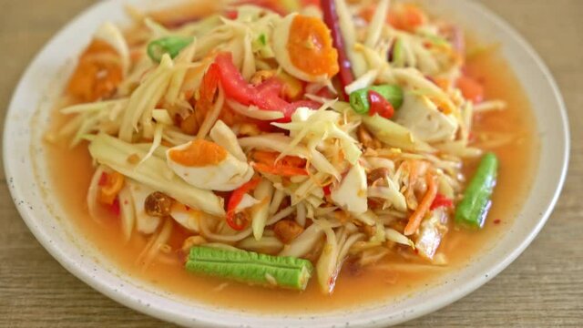 Som Tum - Thai Spicy green papaya salad with salty eggs - Asian food style