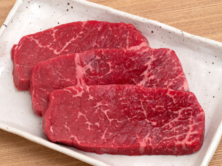 ステーキ用牛肉　モモ肉