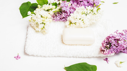 Obraz na płótnie Canvas Natural bars of soap. Organic soap with lilac flowers on a white background. Skin care.