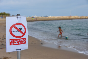 plage baignade interdite espagne catalogne mer danger