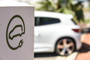 auto voiture electrique borne recharge batterie 