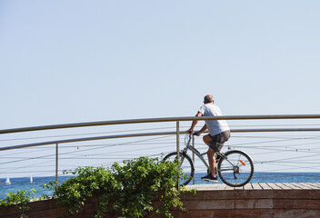 velo cycliste cycles roue sport vacances seniors - obrazy, fototapety, plakaty