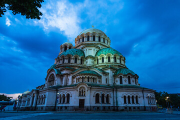 ブルガリア　ライトアップされたソフィアのアレクサンドル・ネフスキー大聖堂 - obrazy, fototapety, plakaty