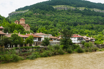 Fototapeta na wymiar ブルガリア　ヴェリコ・タルノヴォのヤントラ川沿いの風景
