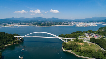 《宮城県》気仙沼大島大橋と気仙沼湾 © UMI