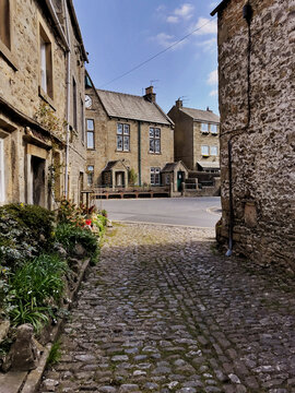 quaint cobbled street in Grassington