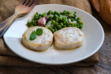 Sliced hake with peas