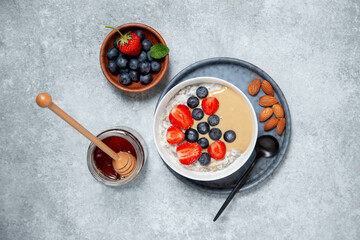 Breakfast with overnight oatmeal - 448578715