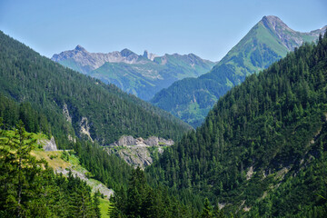 Fototapeta na wymiar Blick zu den Lechtaler Alpen, Österreich, Tirol