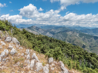 Paysage de montagne dans le Sud des Alpes et du Mercantour
