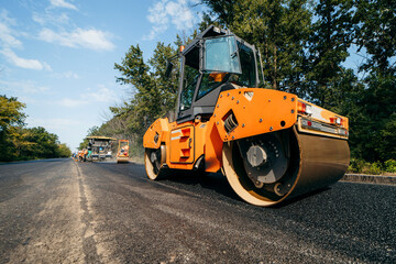 Obraz na płótnie Canvas Road service repairs the highway