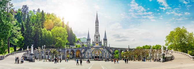 Basilika Notre-Dames in Lourdes - obrazy, fototapety, plakaty
