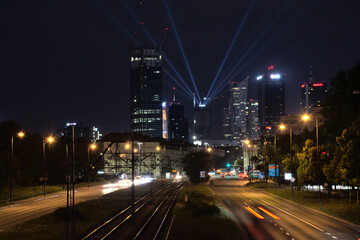 Fototapeta na wymiar view of the center of warsaw at night, light show, completion of the construction of the skysawa skyscraper