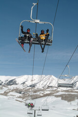 Obraz premium Friendly Skiers at Crested Butte