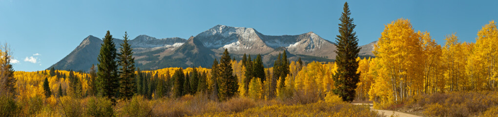 Fototapeta premium Golden Mountain Panorama