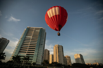 Fototapeta na wymiar balloon flying