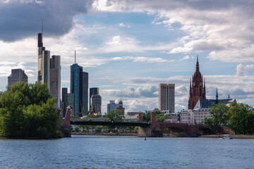 Obraz premium Frankfurt am Main Skyline, Business Stadt in Deutschland, Aufnahme vom 31.07.2021