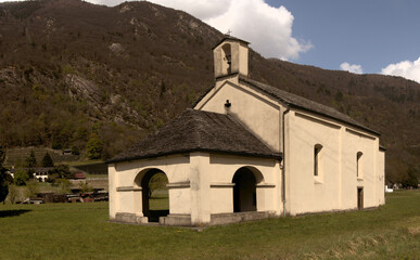 Fototapeta premium Chapel in the Italian part of the Swiss canton of Grisons