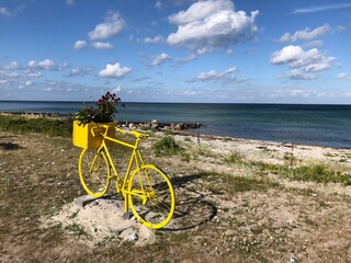 Obraz premium Old, yellow bike by the sea, Nyborg, Denmark