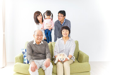三世代 ファミリー 集合写真イメージ