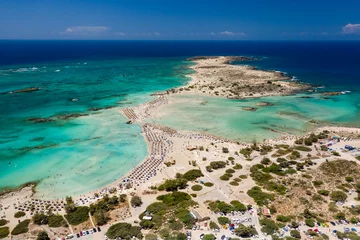 Foto auf Acrylglas Elafonissi Strand, Kreta, Griekenland Luftaufnahme eines wunderschönen schmalen Sandstrandes und flacher, warmer Lagunen (Strand von Elafonissi, Kreta)