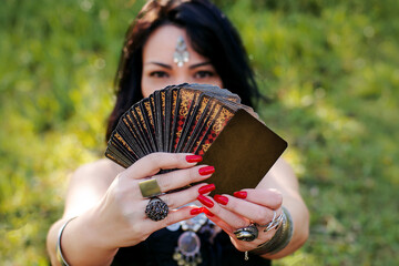 gypsy woman in the outdoors with cards of tarot - obrazy, fototapety, plakaty