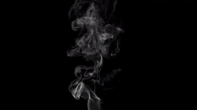煙の素材写真　黒バック　スローモーション