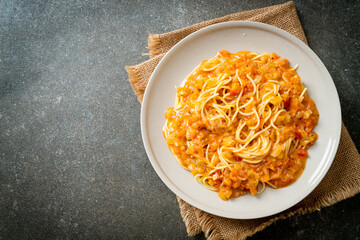 spaghetti pasta with creamy tomato sauce