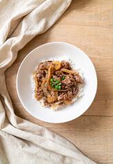 beef sliced on topped rice (GYUU-DON)