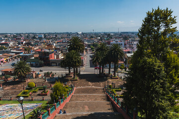 Obraz premium Church of the Cerro de los Magueyes in Metepec, State of Mexico, also known as the Iglesia del Calvario, prostrate on the hill gives a pleasant view.