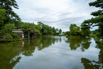 Fototapeta na wymiar 石川県金沢市にある兼六園周辺の風景 Scenery around Kenrokuen Garden in Kanazawa City, Ishikawa Prefecture, Japan.
