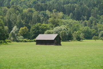 Obraz premium MTB rund um die Gerlitzen: Schöne Scheune
